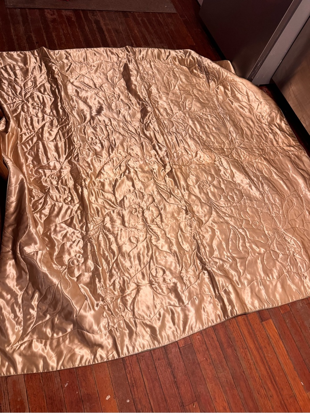 Carlin Comforts Saks 5th Avenue silk blend comforter 77 by 70 inches